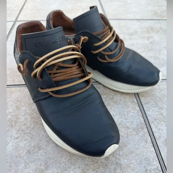 ESSEutESSE black leather sneakers
